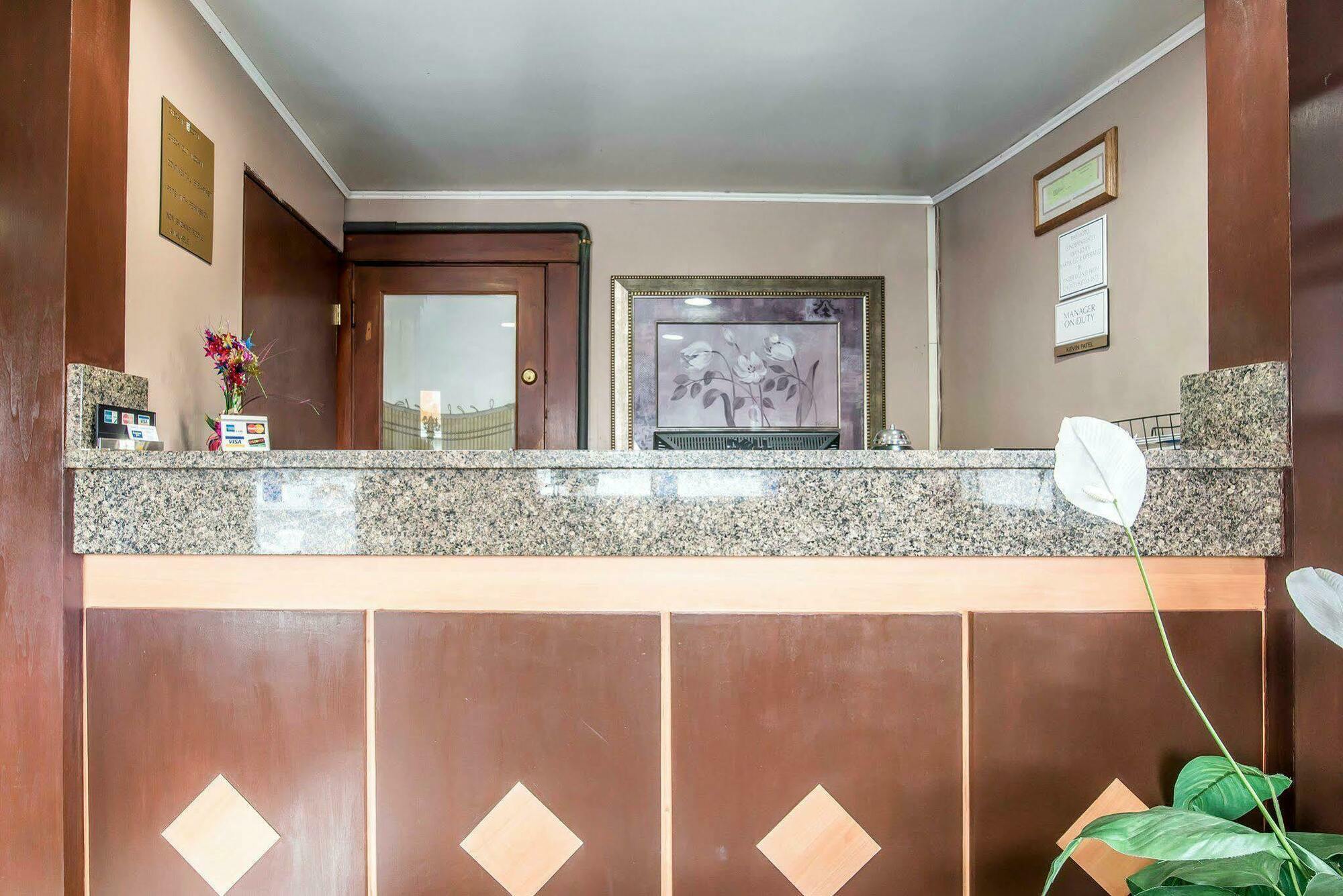Royal Inn Claremont Экстерьер фото
